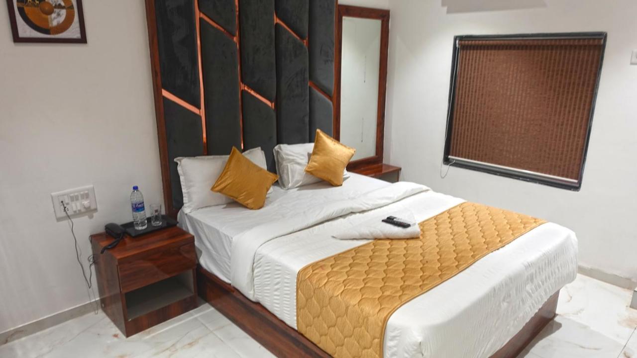 Hotel Palms Residency, Chembur Bombaj Zewnętrze zdjęcie