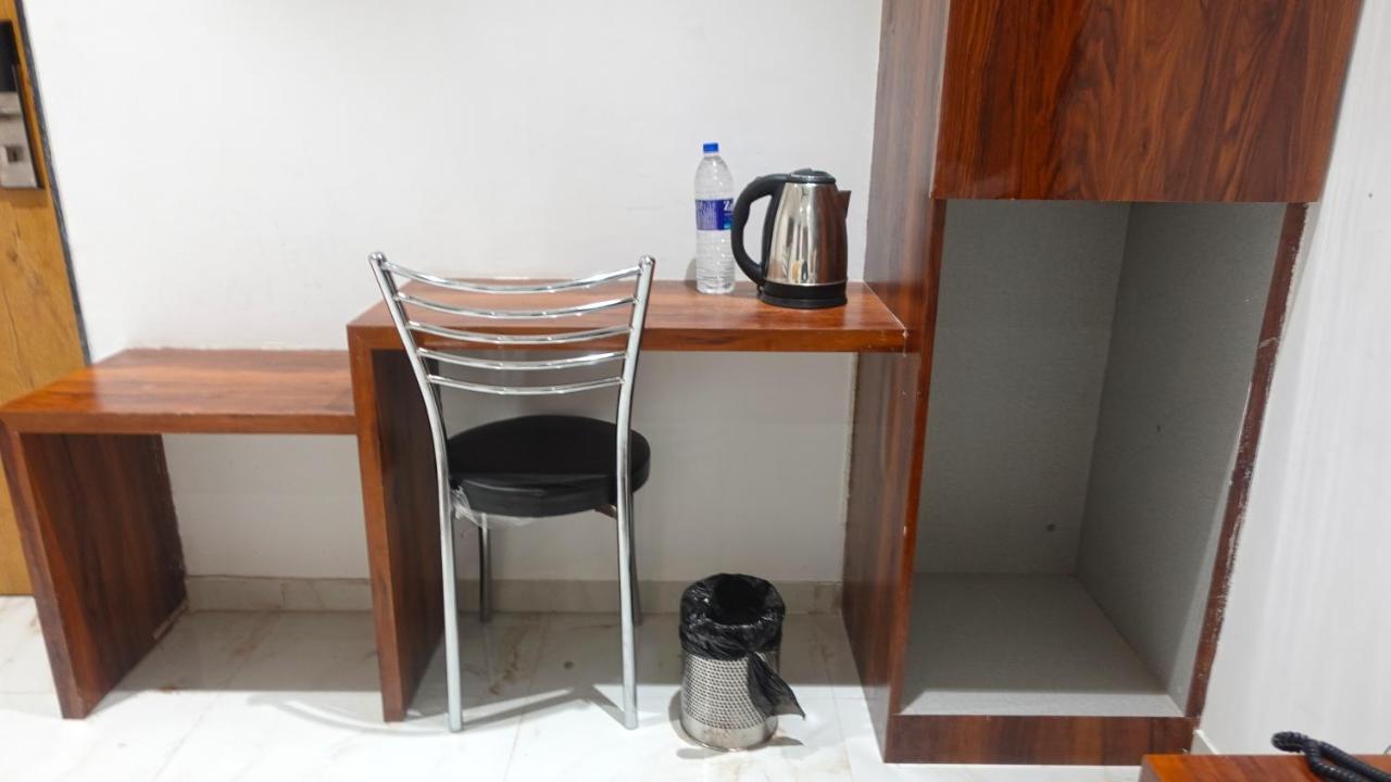 Hotel Palms Residency, Chembur Bombaj Zewnętrze zdjęcie