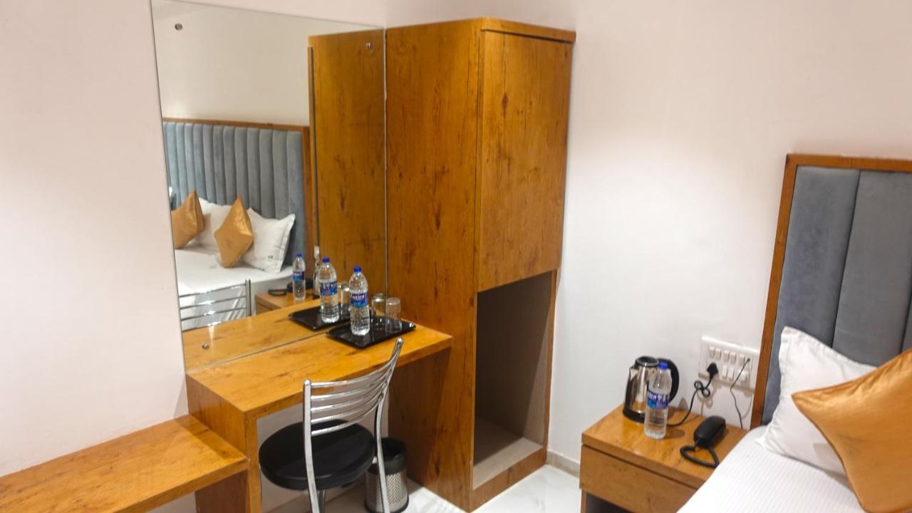 Hotel Palms Residency, Chembur Bombaj Zewnętrze zdjęcie