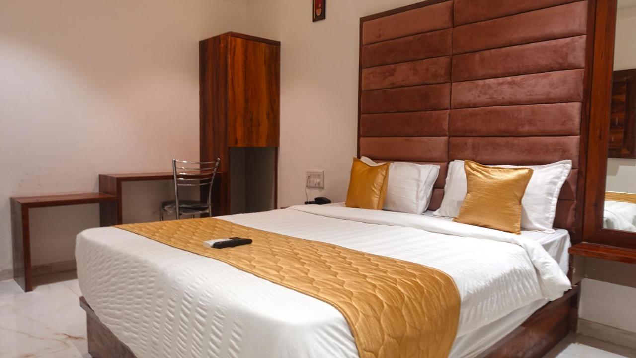 Hotel Palms Residency, Chembur Bombaj Zewnętrze zdjęcie