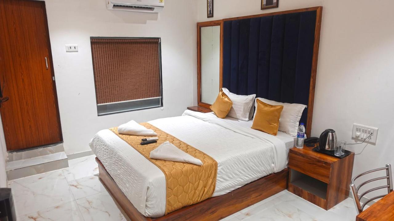 Hotel Palms Residency, Chembur Bombaj Zewnętrze zdjęcie