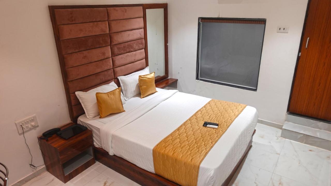 Hotel Palms Residency, Chembur Bombaj Zewnętrze zdjęcie